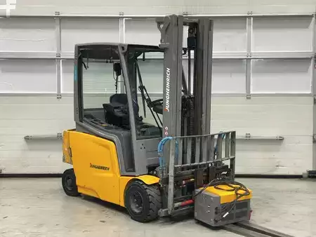 Eléctrica de 4 ruedas 2021  Jungheinrich EFG 320 (6)