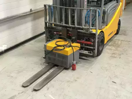 Eléctrica de 4 ruedas 2021  Jungheinrich EFG 320 (7)
