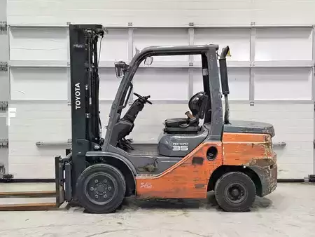 Empilhador diesel 2021  Toyota 52-8FDJF35 (2)