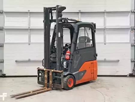 3-wiel elektrische heftrucks  Linde E16-02 (1)