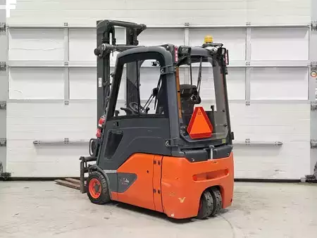 3-wiel elektrische heftrucks  Linde E16-02 (3)