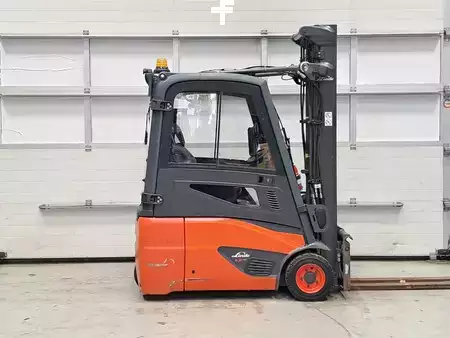 3-wiel elektrische heftrucks  Linde E16-02 (5)