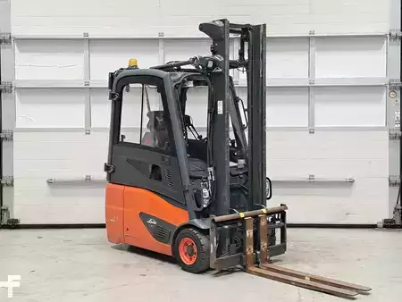 3-wiel elektrische heftrucks  Linde E16-02 (6)