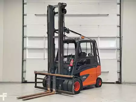 Chariots électriques à 4 roues 2017  Linde E50HL-01 (1)
