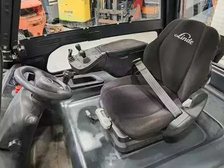 Chariots électriques à 4 roues 2017  Linde E50HL-01 (8)