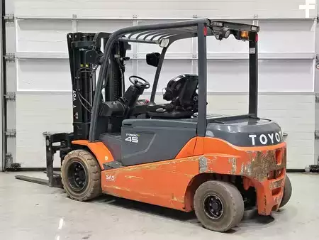 Elektryczne 4-kołowe 2017  Toyota 8FBMT45 (3)