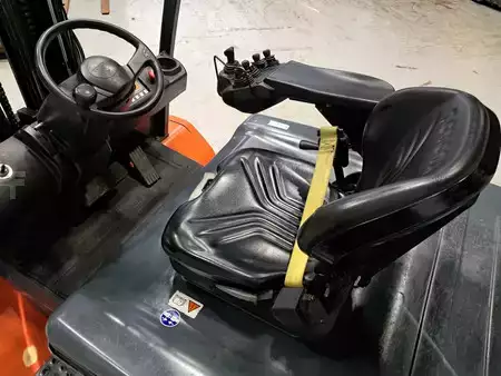 Elektryczne 4-kołowe 2017  Toyota 8FBMT45 (8)