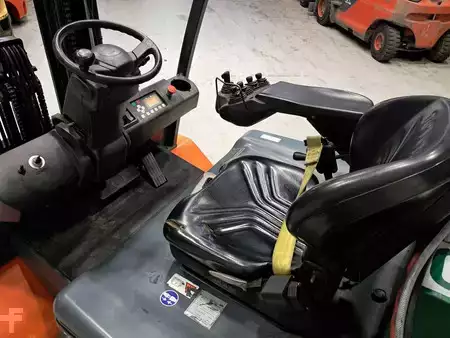 Sähkö - 4 pyör 2017  Toyota 8FBMT45 (8)