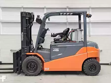 Elektro čtyřkolový VZV 2017  Toyota 8FBMT45 (2)