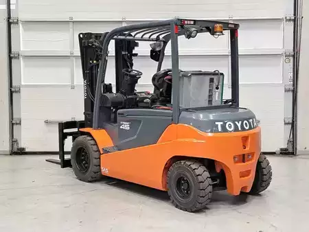 Elektro čtyřkolový VZV 2017  Toyota 8FBMT45 (3)