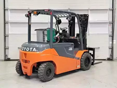 Elektro čtyřkolový VZV 2017  Toyota 8FBMT45 (4)
