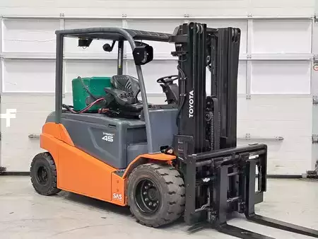 Elektro čtyřkolový VZV 2017  Toyota 8FBMT45 (6)