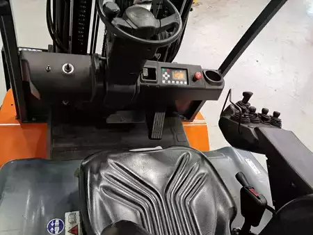 Elektro čtyřkolový VZV 2017  Toyota 8FBMT45 (8)