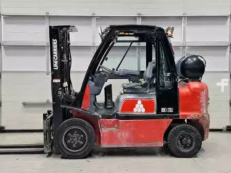 Wózki gazowe 2017  Unicarriers UG1D2A32LQ (2)