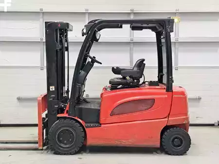 Elektro čtyřkolový VZV 2019  Hyster J2.5XN (2)