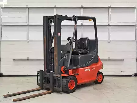 4-wiel elektrische heftrucks  Linde E18P (1)