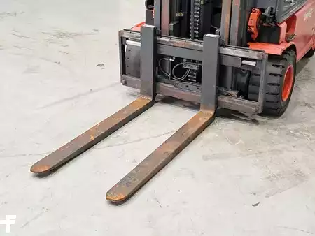 4-wiel elektrische heftrucks  Linde E18P (7)