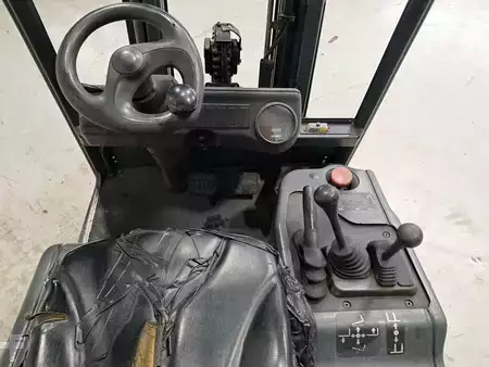 4-wiel elektrische heftrucks  Linde E18P (8)
