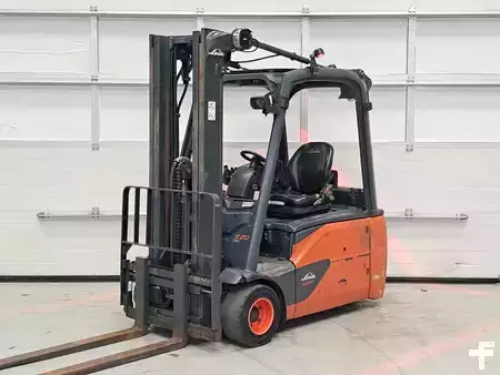 3-wiel elektrische heftrucks  Linde E20L-02 (1)