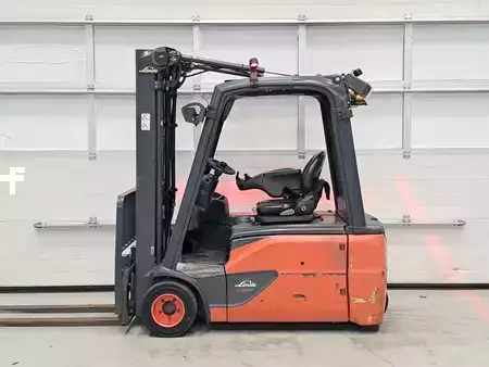 3-wiel elektrische heftrucks  Linde E20L-02 (2)