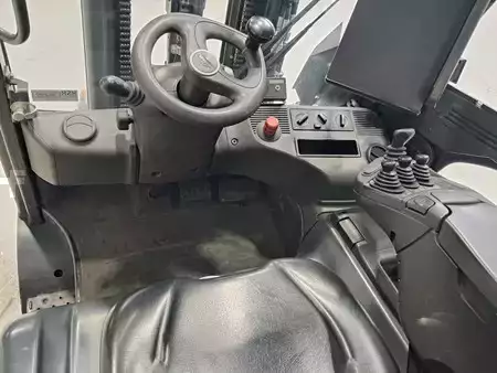 Sähkö - 4 pyör 2019  Linde E30L-01 (8)