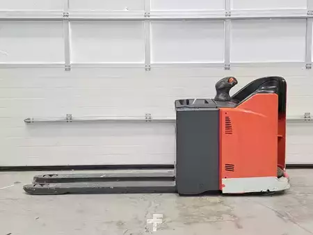 Nízkozdvižný vozík  Linde T24 SP (2)