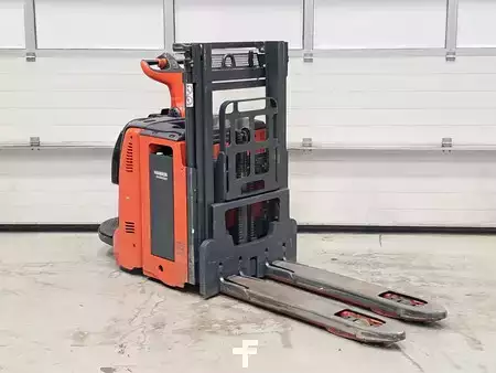 Висотний штабелер  Linde D12 AP (6)