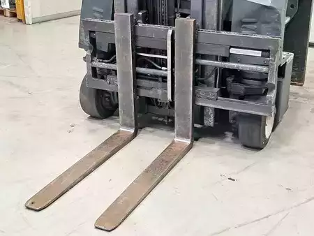 Elektryczne 3-kołowe 2019  Combilift CBE2500 (7)