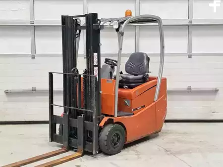 3-wiel elektrische heftrucks  Linde C3E150R (1)