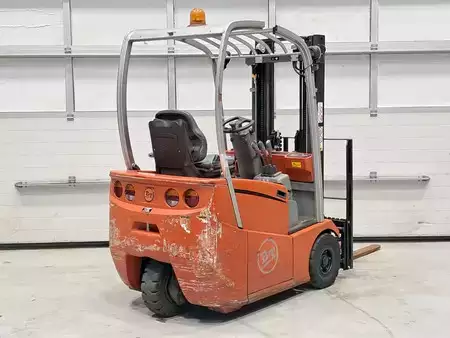 3-wiel elektrische heftrucks  Linde C3E150R (4)