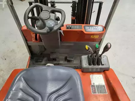 3-wiel elektrische heftrucks  Linde C3E150R (8)