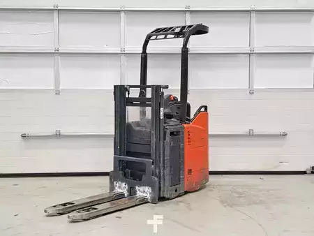 Штабелери стоячі  Linde D12HPSP (1)
