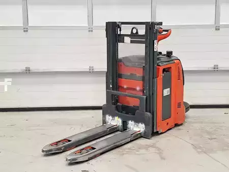 Штабелери стоячі  Linde D12 AP (1)