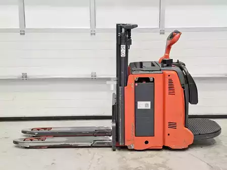 Штабелери стоячі  Linde D12 AP (2)