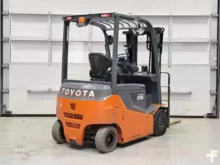 Elektro čtyřkolový VZV 2014  Toyota 8FBMKT25 (15)