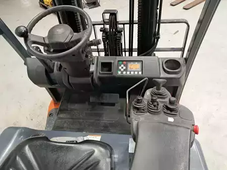Elektro čtyřkolový VZV 2014  Toyota 8FBMKT25 (8)