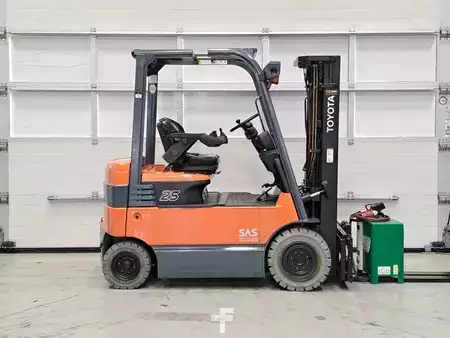 4-wiel elektrische heftrucks 2012  Toyota 7FBMF25 (5)