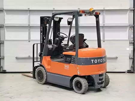 Eléctrica de 4 ruedas 2013  Toyota 7FBMF25 (3)