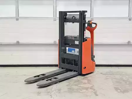 Apilador eléctrico 2019  Linde L12 (1)