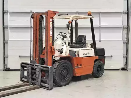 Diesel Forklifts - Nissan YF03A33TU (1)