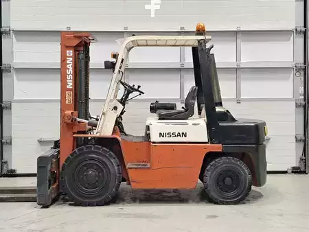 Diesel Forklifts - Nissan YF03A33TU (2)