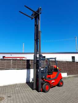 Gas truck 1998  Linde H 25 T  (2)