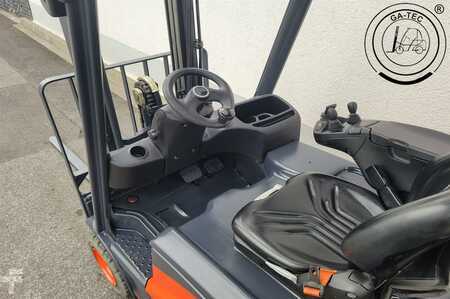 Carrelli elettrici 4 ruote 2015  Linde E16PH-01 EVO (7)