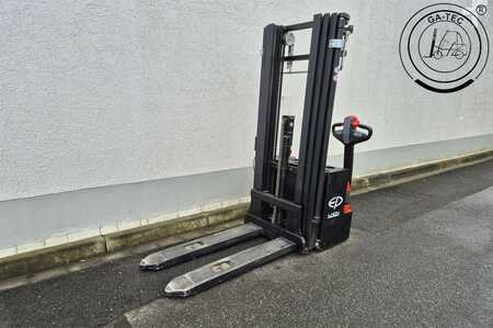 Stacker pedestre 2023  EP Equipment WSA161 (1)