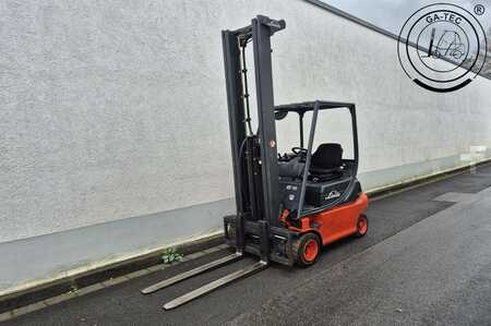 Eléctrico - 4 rodas 2005  Linde E18P-02 (1)