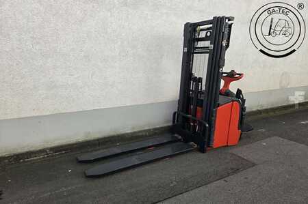 Elektromos emelőkocsik 2013  Linde L14AP (2)