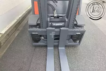Diesel heftrucks 2012  Linde H35D-01 (6)