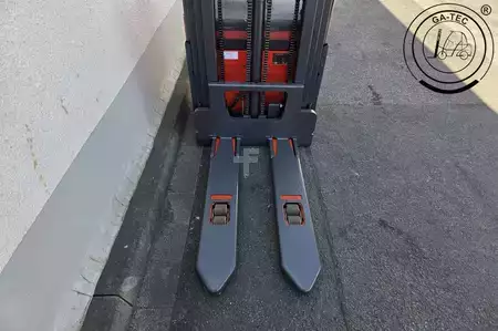 Wózek wysokiego podnoszenia 2019  Linde L14i (7)