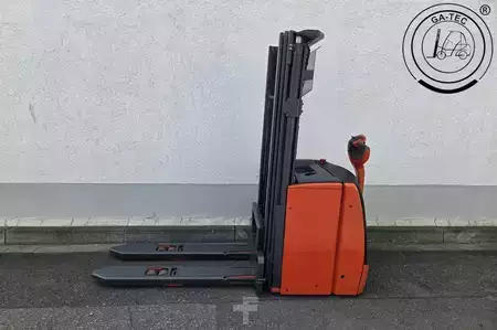 Wózek wysokiego podnoszenia 2015  Linde L14i (2)