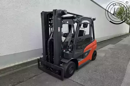 Empilhador a gás 2021  Linde H25T (1)